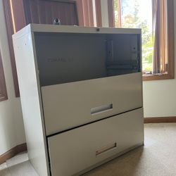 3-drawer lateral metal file cabinet. Great Condition!