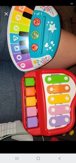 (2) Kids toy pianos