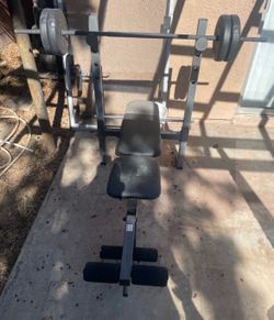 Weight bench with weights and bar