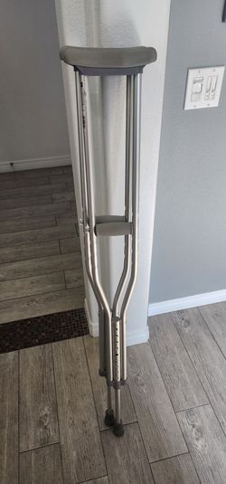 Medline Adjustable aluminum crutches