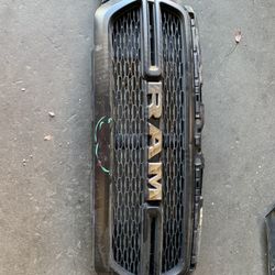 2019-2021 Dodge Ram 1500 front Bumper Grille