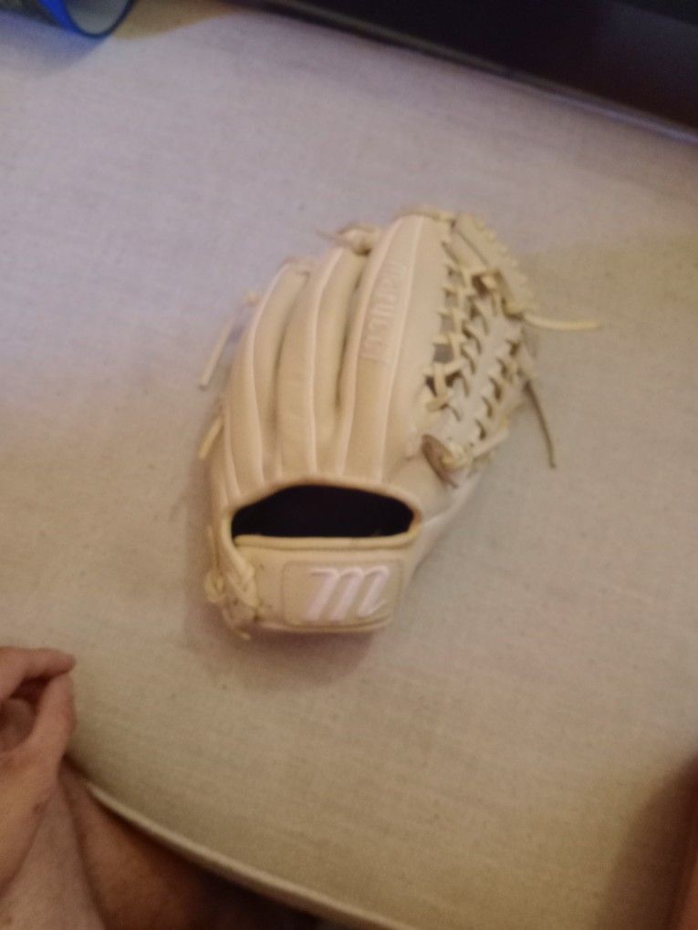 Marucci Ascension Series 11.75 Infielders Glove