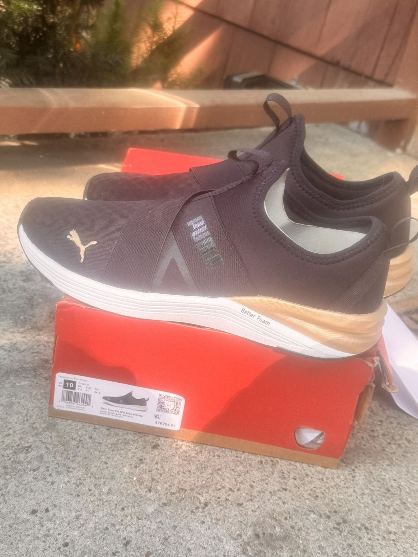 Women’s Puma Sneakers (NEW)