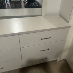 Dresser With Mirror 