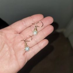 Fresh Water Pearl Earrings.  USED