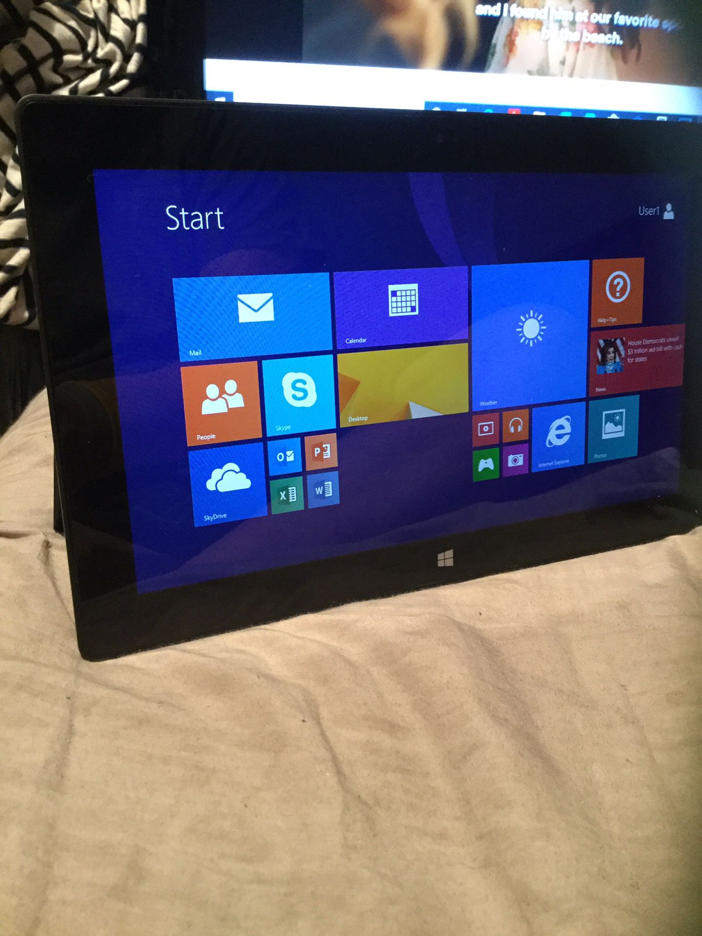 Windows surface 32GB win8 /Microsoft office included with Charger 99$ Firm price