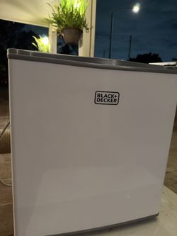 Black Decker White Mini Fridge