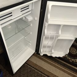 Mini Fridge 