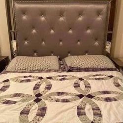 Beautiful Queen Size Bedroom Set 