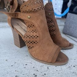 Women's Heels (Size 7.5) 