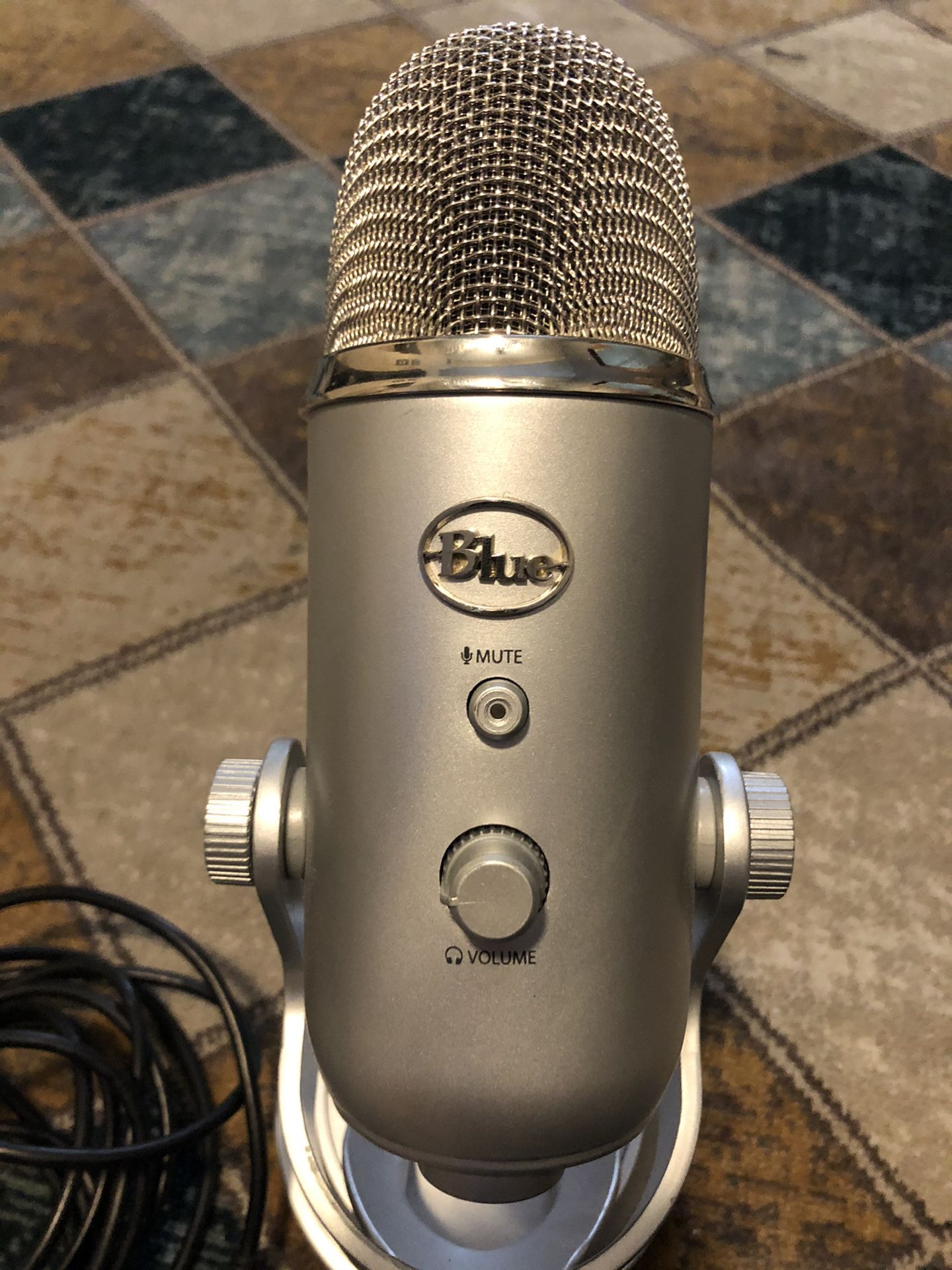 Blue Microphone Yeti In Silver