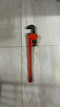 Heavy Duty Pipe Wrench 24”