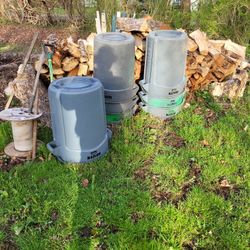 Trash Cans 