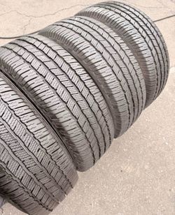 Set 275/65-18 Michelin con el 80% de vida