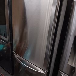 Bottom Freezer Kenmore Refrigerator Like New 