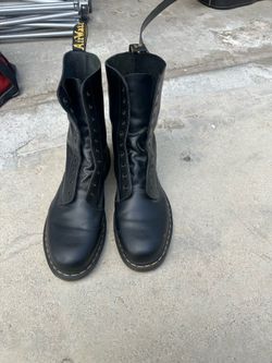 Doc Martens 1490 10 Eye Boots