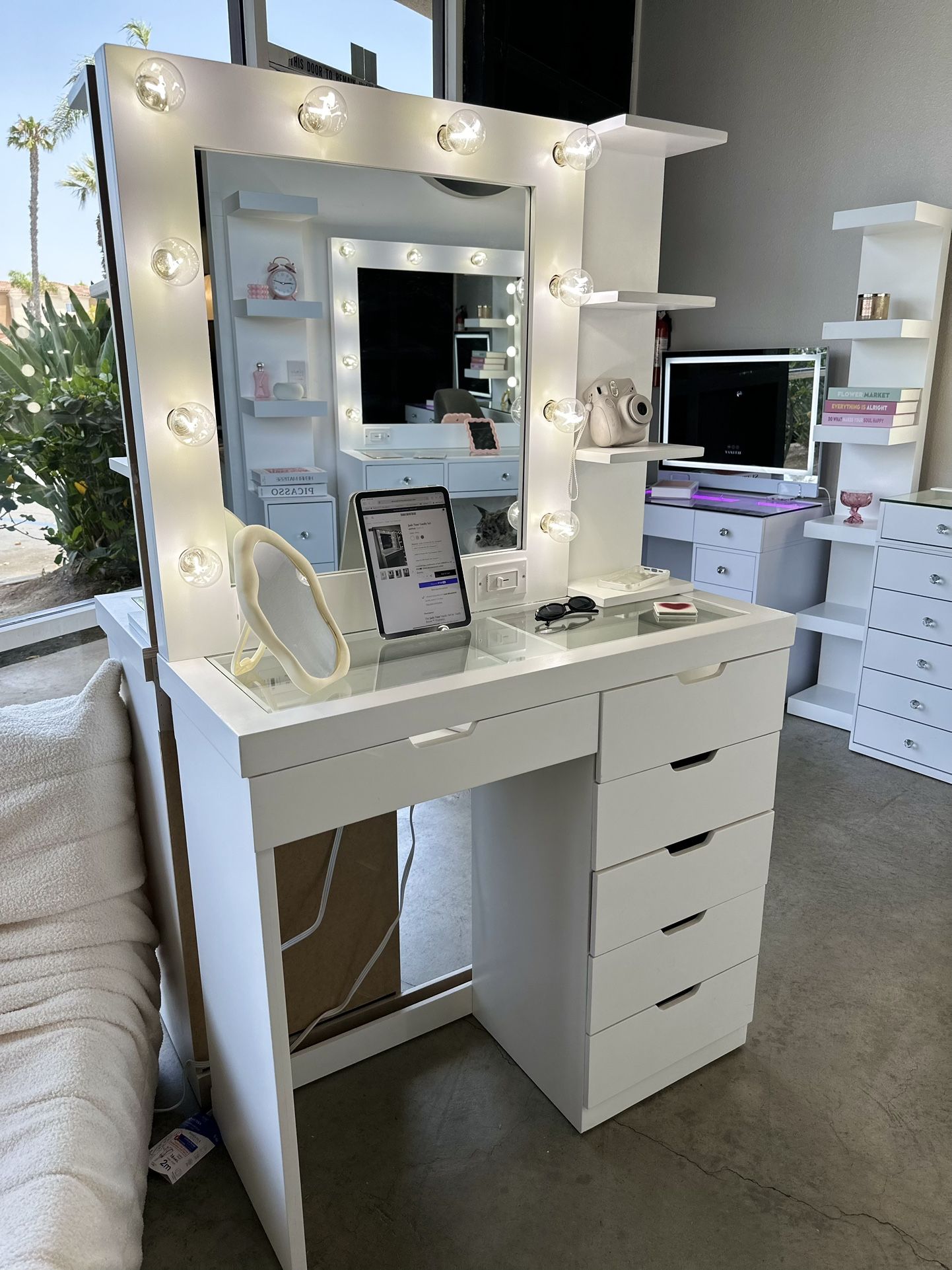 NEW Vanity Mirror & Table Desk Set for Make Up Room Organizer or Salon Furniture