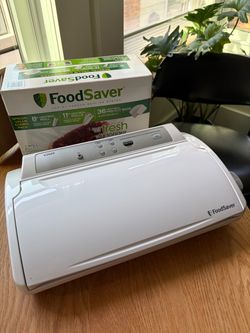 FoodSaver V2460 Vacuum Sealer + Bags/Rolls Combo Pack (Barely Used)