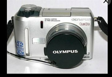 Olympus C-740 Ultra Zoom Digital Camera