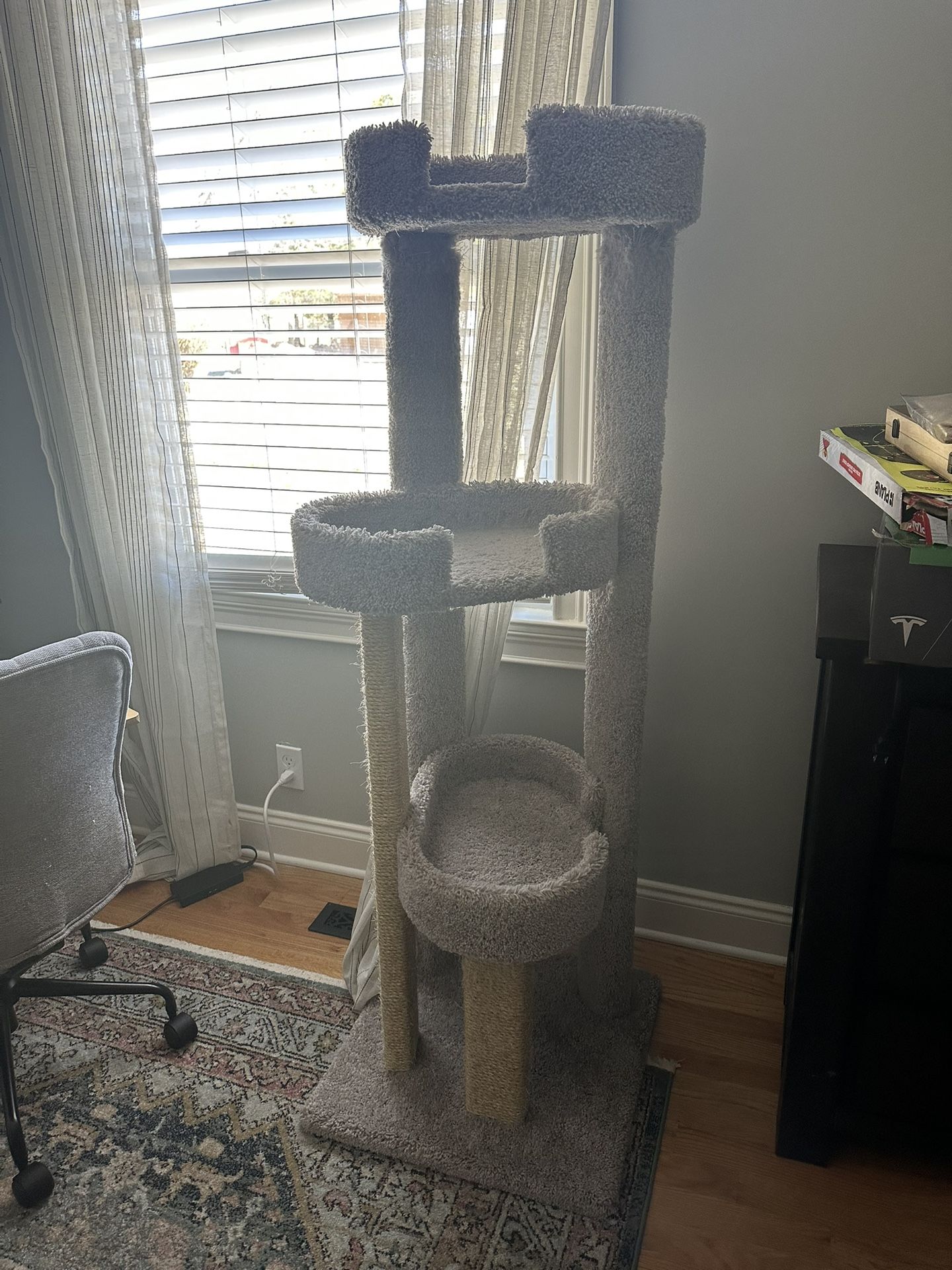 Solid, Tall, Car Tree / Condo / Scratcher Tower