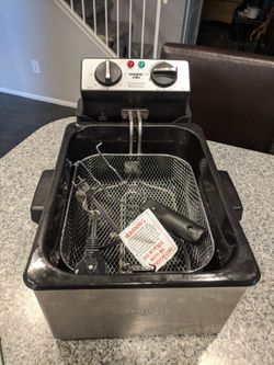 Cuisinart Deep fryer 1.1 Quart for Sale in Bothell, WA - OfferUp