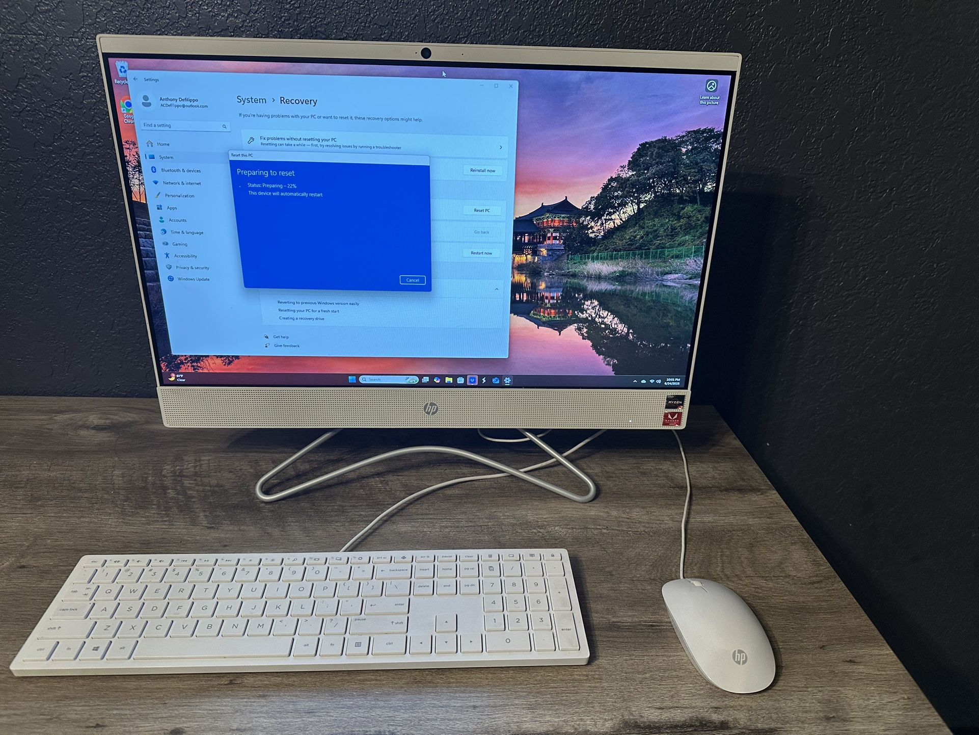 HP All-in-One Touch-Screen Computer