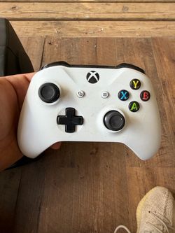 White Xbox One Wireless Controller