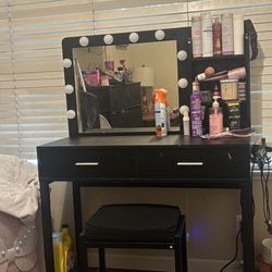 Makeup Vanity (selling cuz I have to) ☹️
