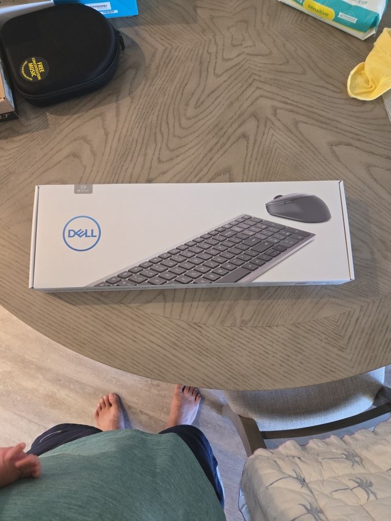 Dell Multidevice Wireless Keyboard And Mouse Combo