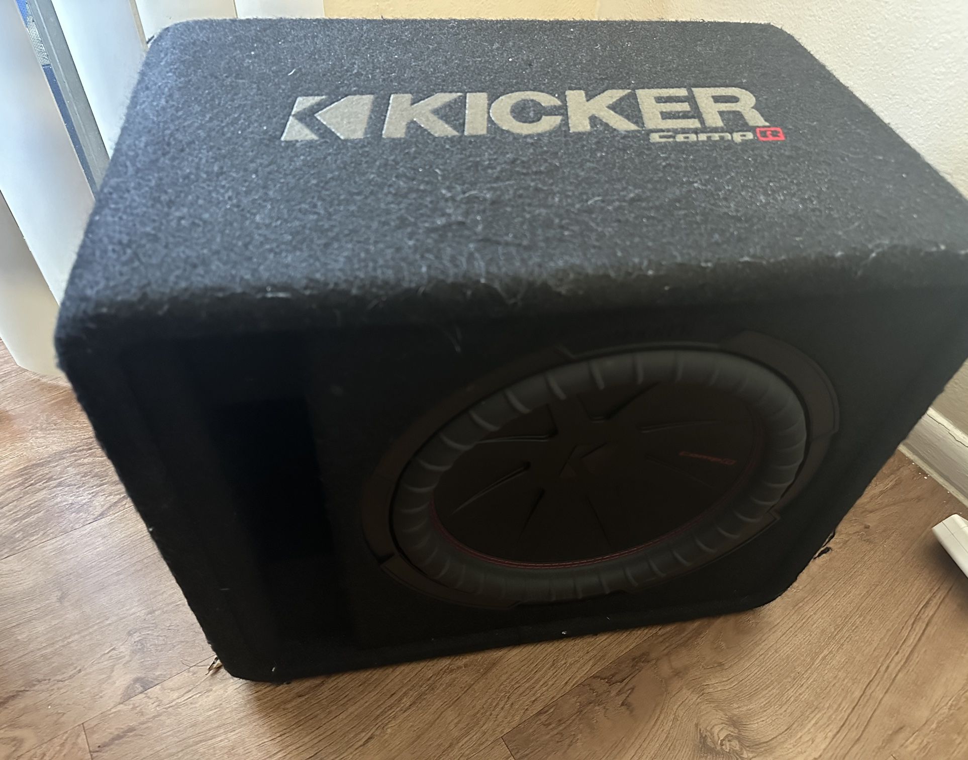 Kicker 48VCWR122 Serie CompR 500W RMS 2 Ohm Vented Loaded Subwoofer