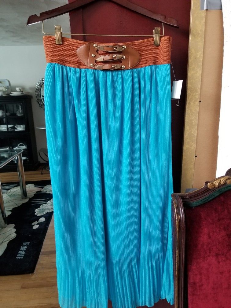 Skinny Pleated Skirt With Attached Belt