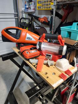 Black N Decker Firestorm Vac and Light