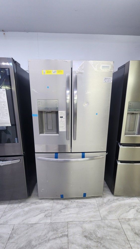 FRIGIDAIRE 3 FRENCH DOOR REFRIGERATOR WITH WATER AND ICE DISPENSER WITH 1 YEAR WARRANTY/ 1 AÑO DE GARANTIA POR ESCRITO