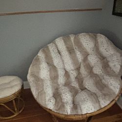 Oval Chair With Ottoman