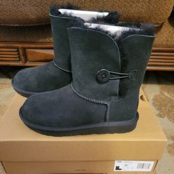 UGG Big Kids' Bailey Button II Black Boots Size 3