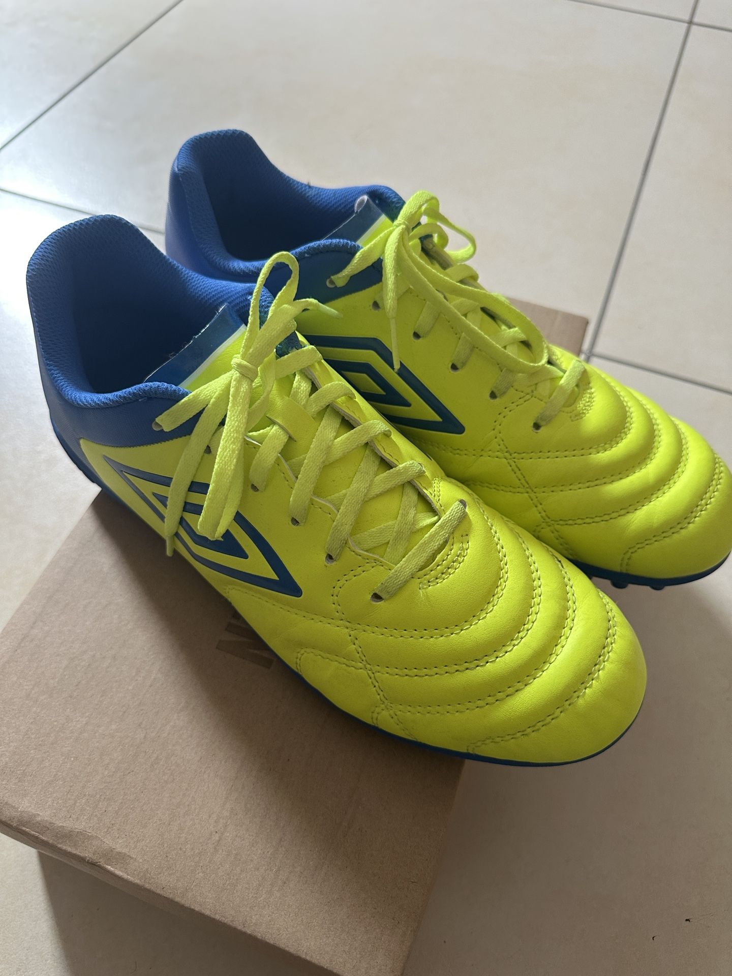 Umbro Men’s Soccer Cleats Size 11.5