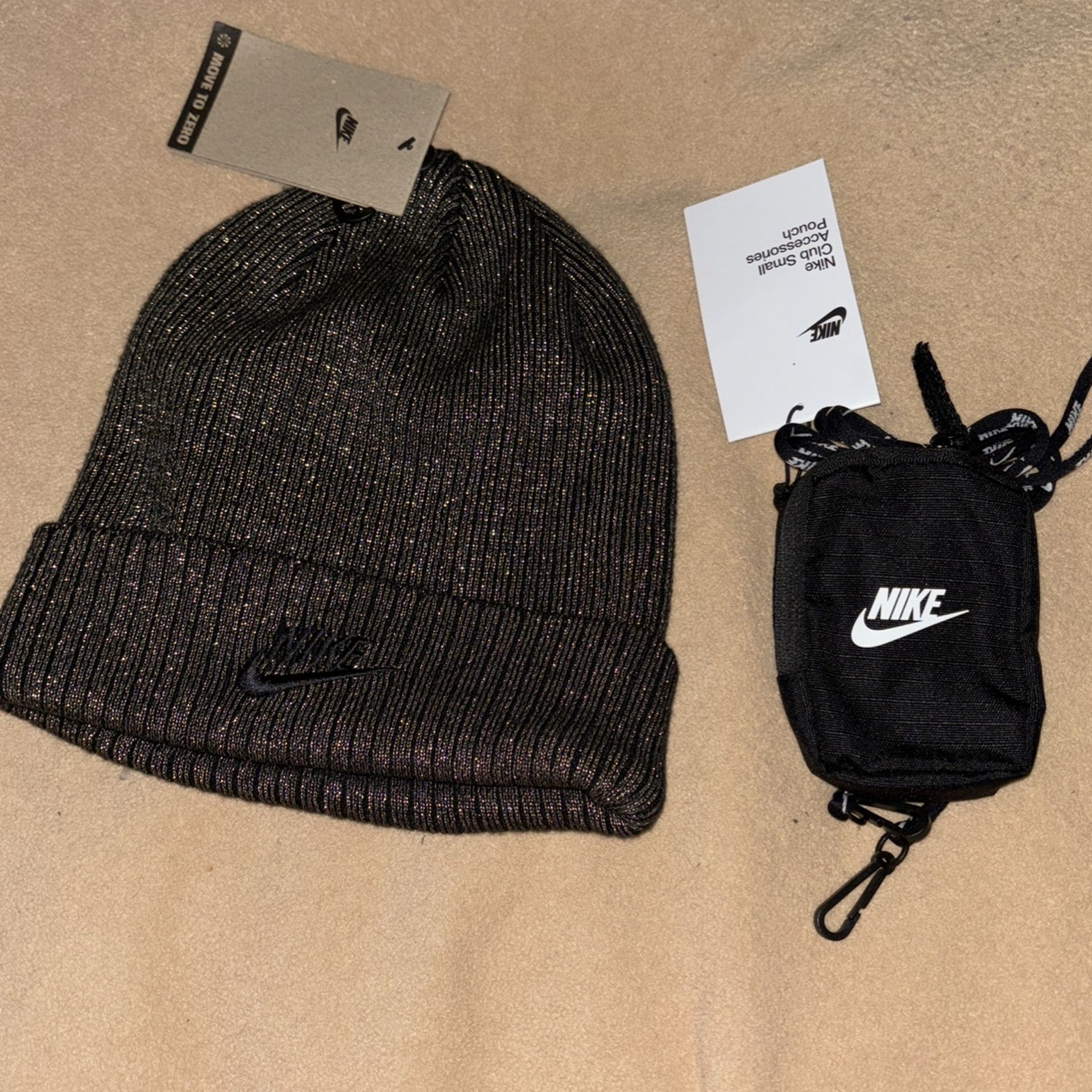 Nike Adult Unisex Beani & Nike Club Small Accessories Pouch