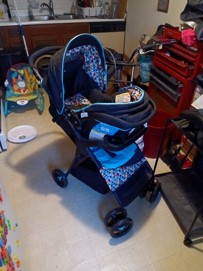 A Newborn Stroller Car Seat Transforms To Toddler Car Seat And Stroller