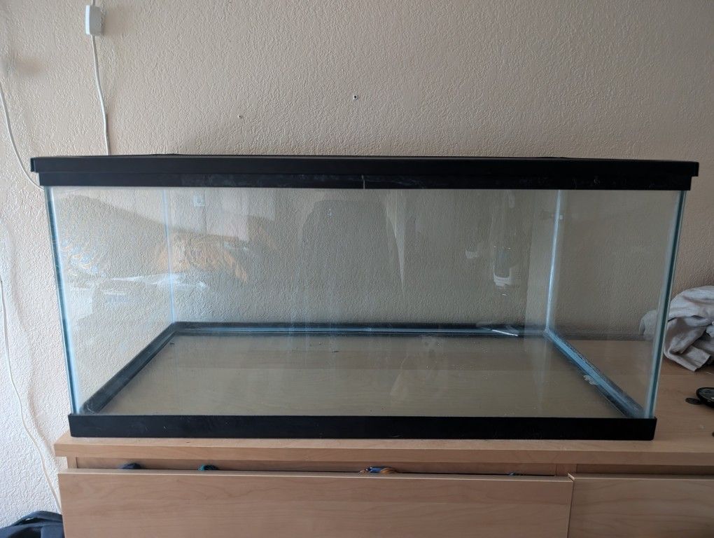 50 Gallon Aquarium With Metal Cover 