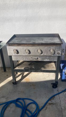 4-Burner Outdoor Gas Griddle on Wheels