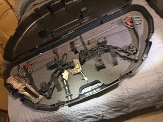 Bow tech S3 Blk out Series w/LED Sights (5) , Balancers , wrist trigger & arm gaurd , BowCase & Bow Tech S3 blk out & Accessories … lot