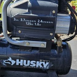 Husky Air Compressor w/ 25ft Hose