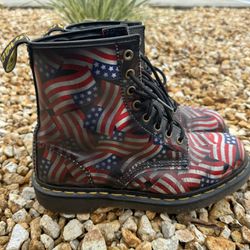 DOC DR. MARTENS AMERICAN FLAGS LEATHER BOOTS MADE IN ENGLAND VINTAGE RARE SIZE 7UK  Size 9 USA