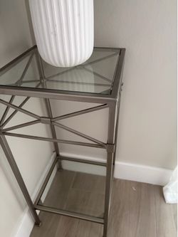 Accent table