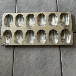 Madeleine Baking Tray 12-shell