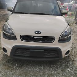 Vendo 2013 Kia Sol En Buenas Condiciones Pocas Millas