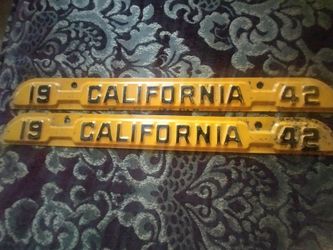 1942 tags. Both #'s are the same. In good condition for thier age. See pics