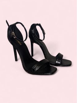 Black size 9 Express stiletto