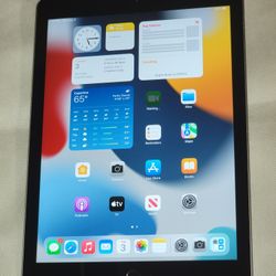 VERY Nice Black APPLE iPad 6 6th Gen with 32GB Storage