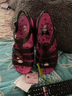 My Melody/Kuromi crocs J6